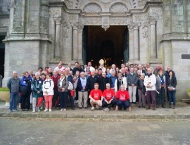 Groupe sortie de messe fin de pèlerinage_Apprentis d'Auteuil