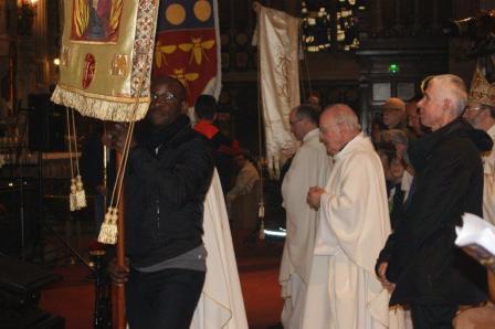 procession messe basilique ste anne_Pèlerinage Bretagne_Apprentis d'Auteuil